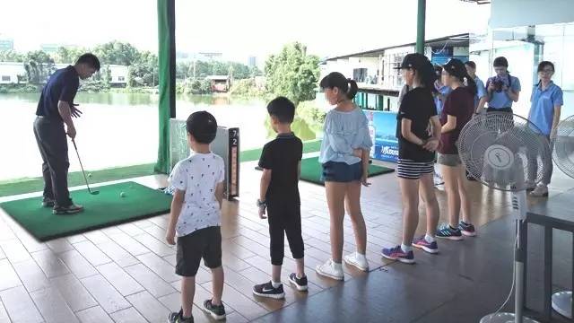 美成达高尔夫球亲子体验活动精彩回顾！(图3)
